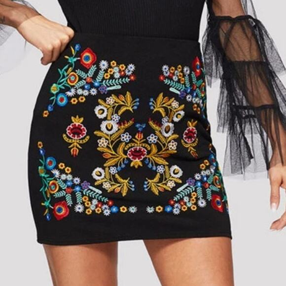 Floral Botanical Embroidered High-Rise Mini Skirt Size 8/10 Festival Rock Y2K - Picture 2 of 8